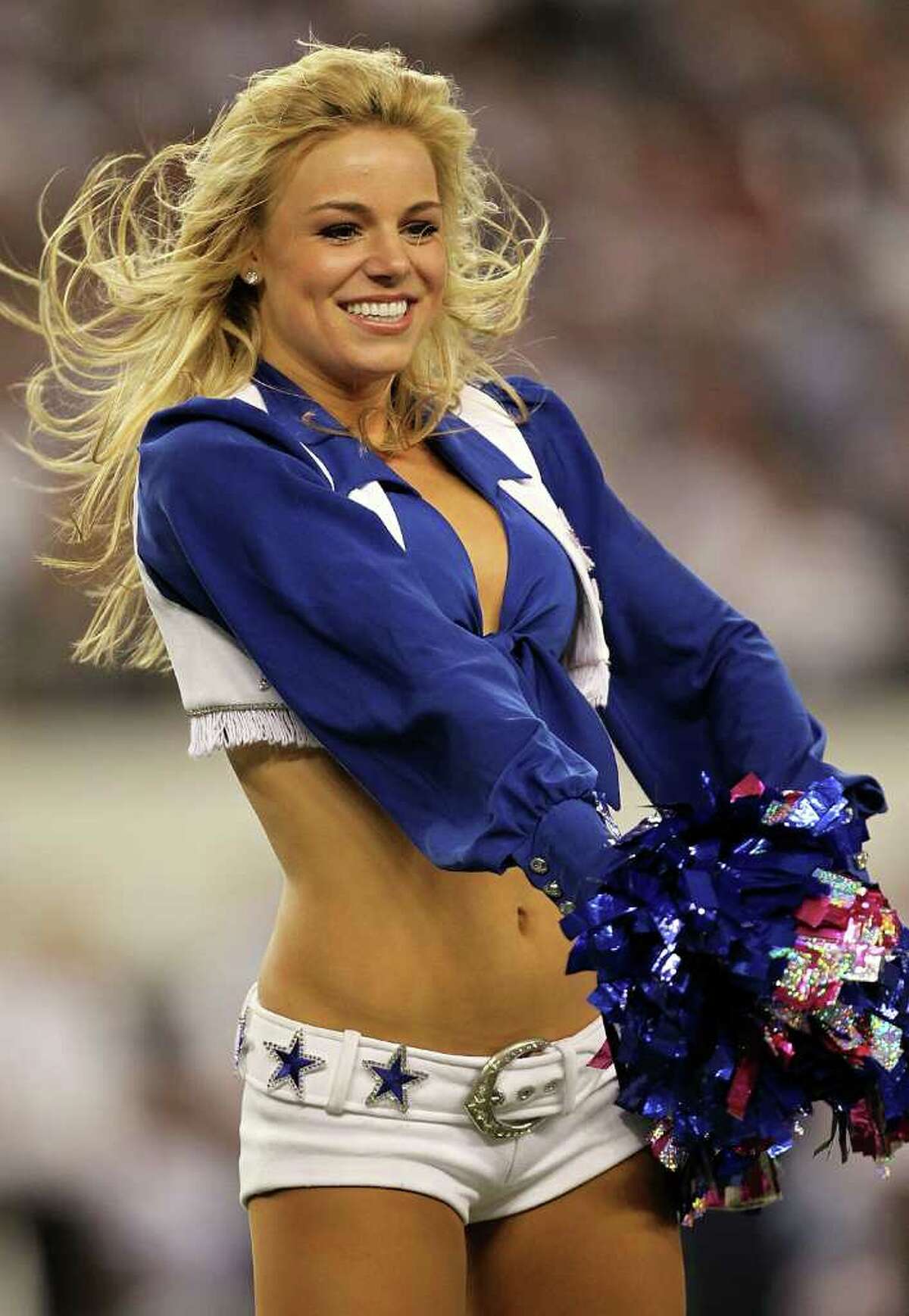 Dallas Cowboys Cheerleaders slip on swimsuits for upcoming calendar ...