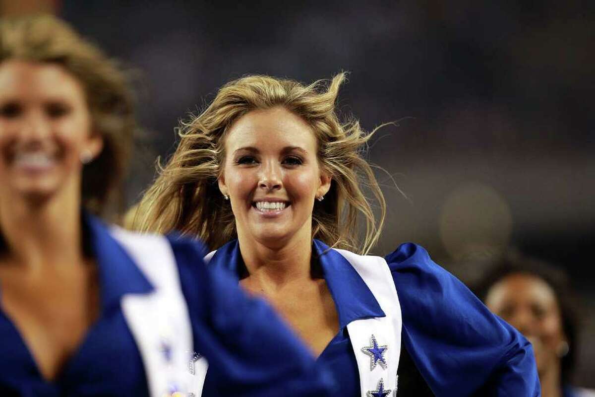 Dallas Cowboys Cheerleaders Slip On Swimsuits For Upcoming Calendar ...