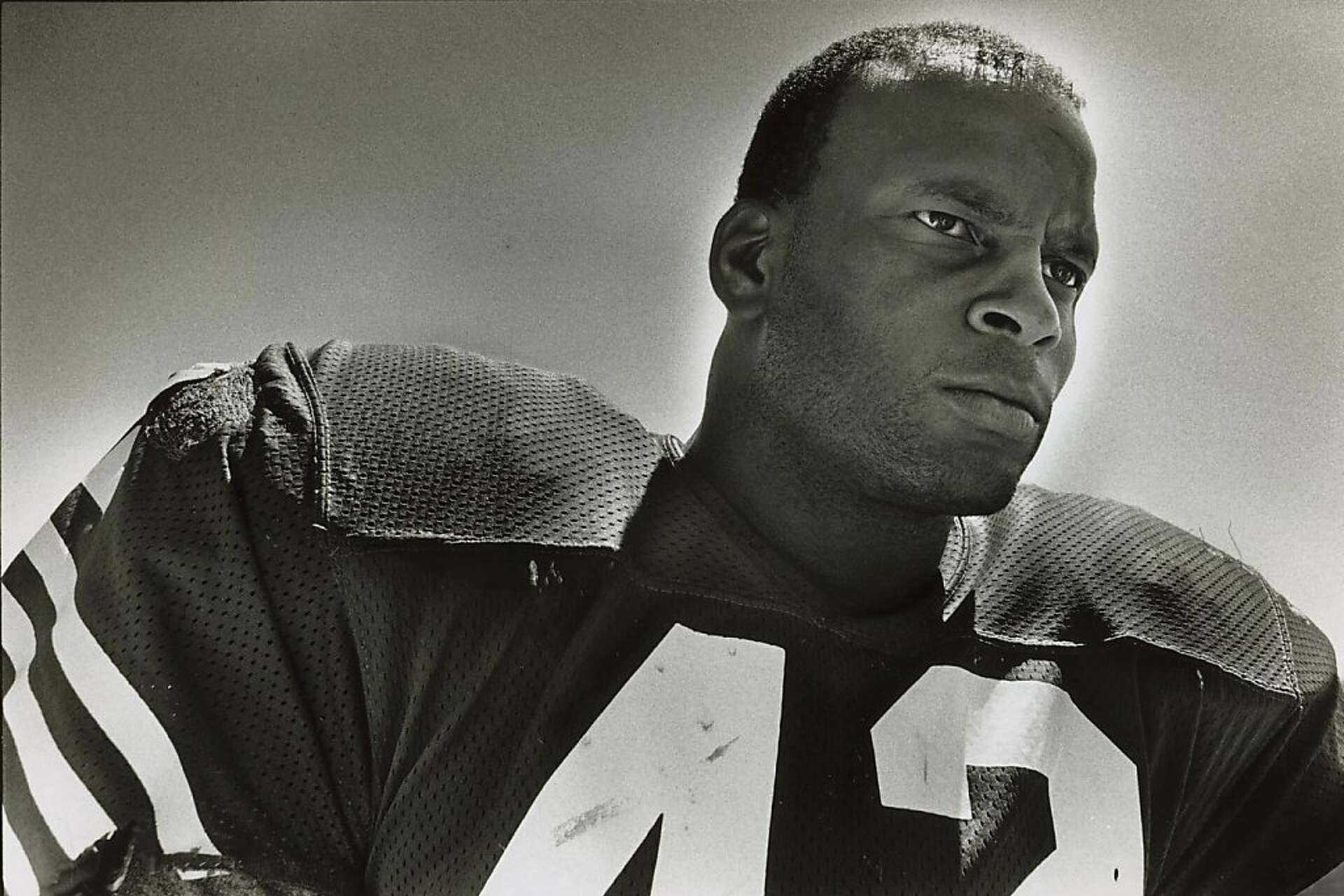 Ronnie Lott stunned by loss of fingertip, 1986
