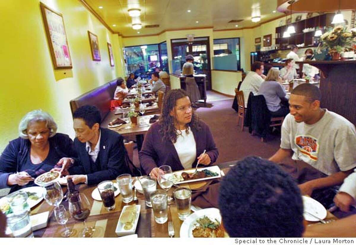 d.09_gators_0087_LKM.jpg Janice Hunter, Chriys Smith, Cindy Lang and Zack Smith (left to right) share a meal at Gator's Neo-Soul Cafe in San Mateo, CA. The restaurant serves soul food that is healthier than the traditional dishes. (Laura Morton/Special to the Chronicle) *** Janice Hunter *** Chriys Smith *** Cindy Lang *** Zack Smith Ran on: 12-09-2007 Gators Neo-Soul Cafe in downtown San Mateo features Southern fare with the decor to match.