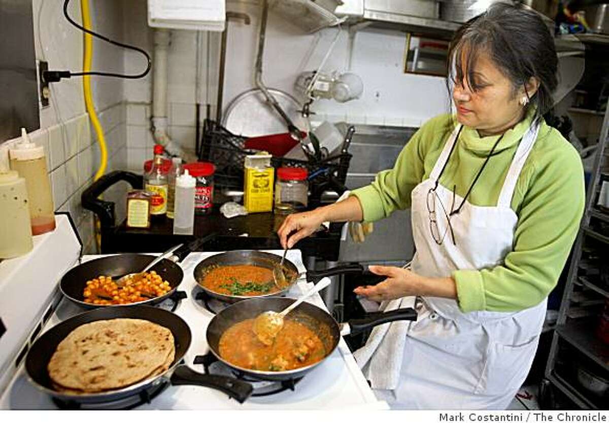 Sulu Lalchandani cooks at Dil Khush in San Mateo, Calif. on Wednesday, March 11, 2009.