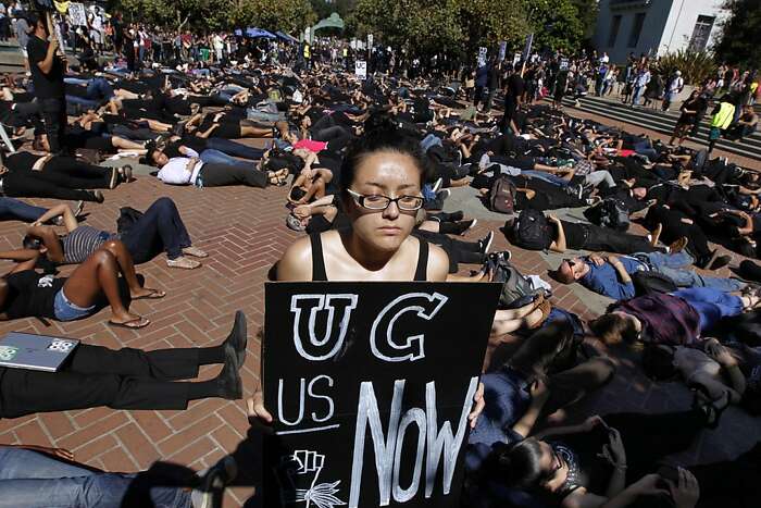 bom Voorafgaan Uitbreiden Racist' bake sale at UC draws angry protest