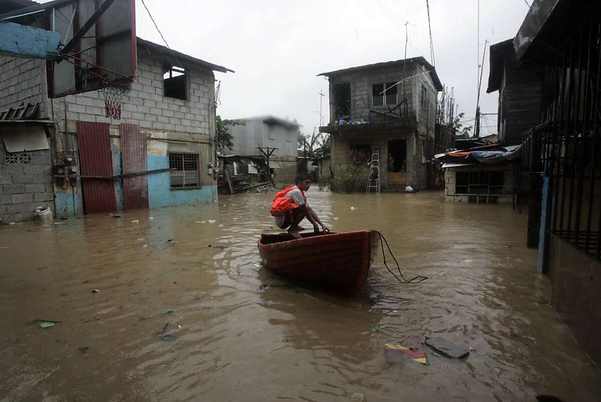 Philippines swamped by typhoon floods