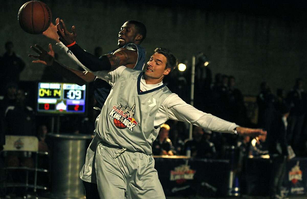 Basketball tourney on the Rock