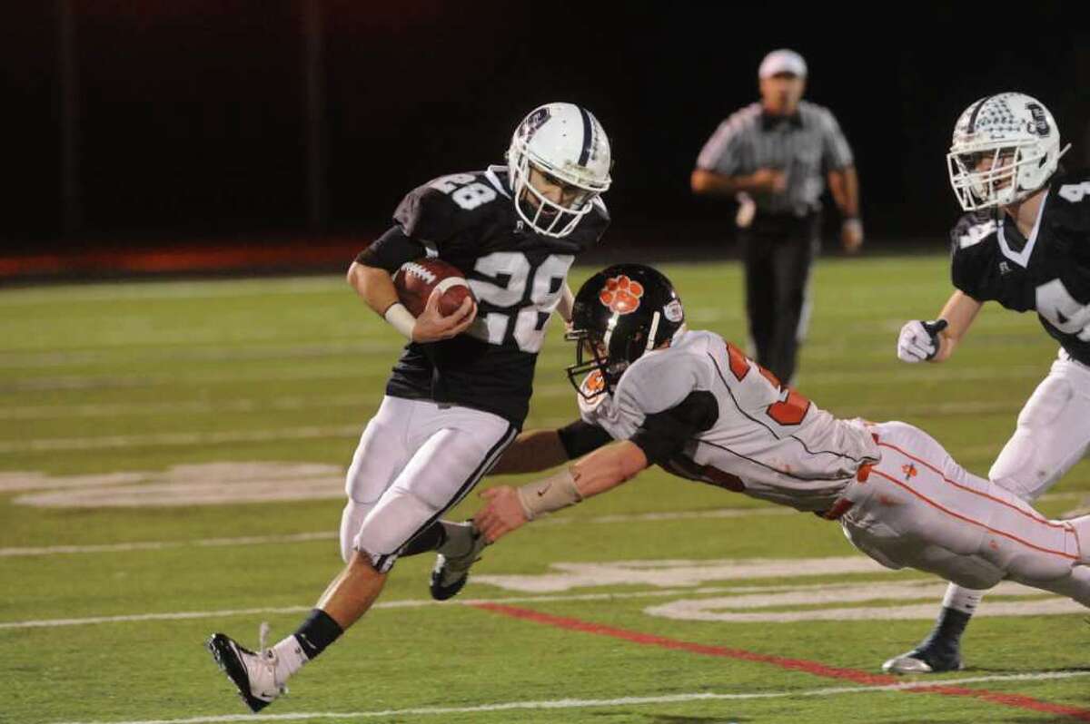 Staples runs over Ridgefield to advance