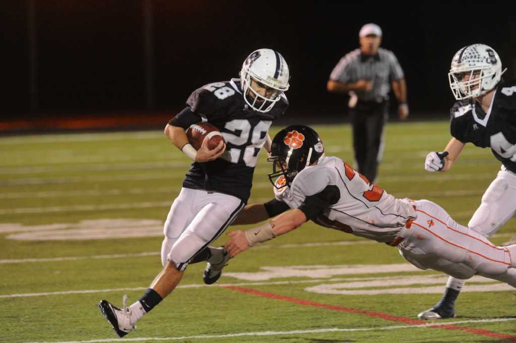 Staples runs over Ridgefield to advance