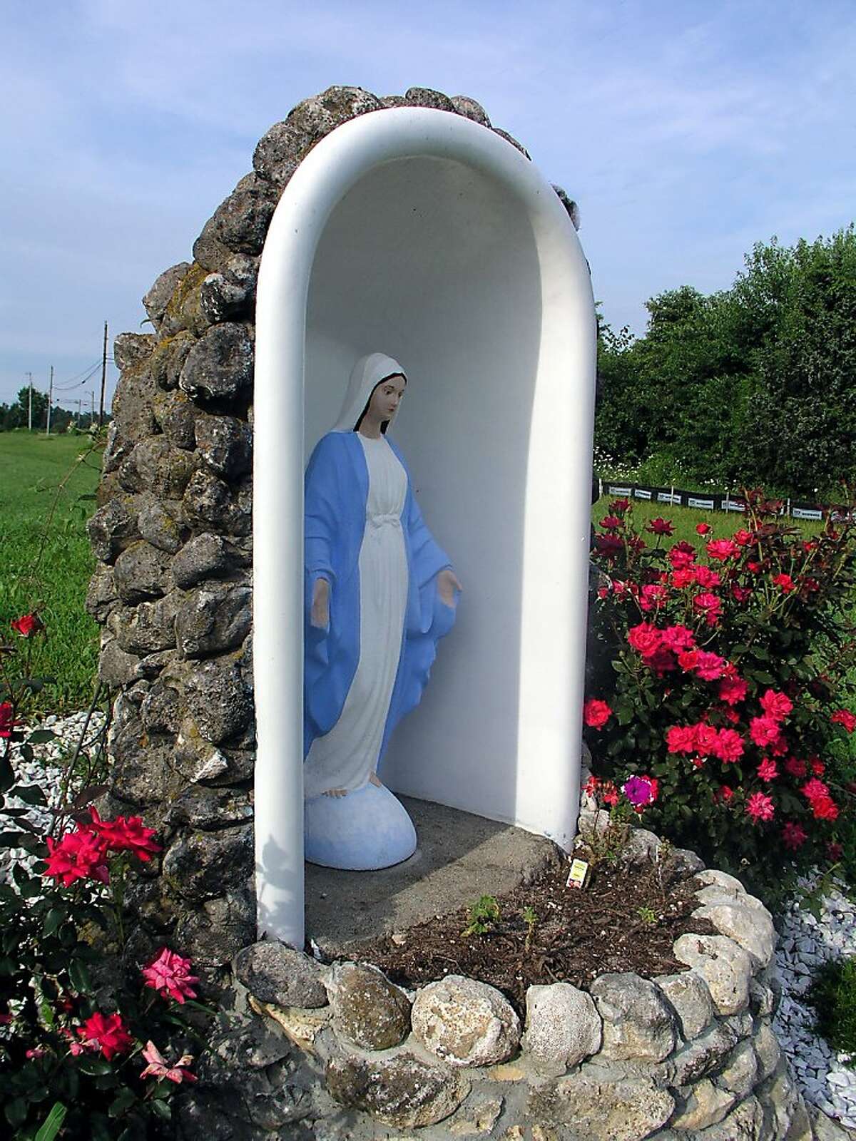 Kentucky's Bathtub Marys homespun lawn shrines