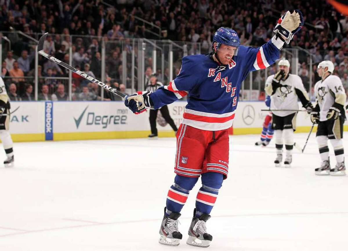 NEW YORK, NY - NOVEMBER 29: Brad Richards #19 of the New York Rangers celebrates his second period goal against the Pittsburgh Penguins at Madison Square Garden on November 29, 2011 in New York City. (Photo by Nick Laham/Getty Images)