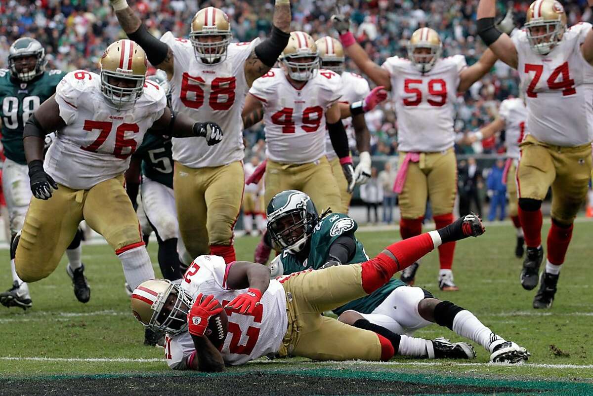 PHILADELPHIA, PA - OCTOBER 02: Frank Gore #21 of the San Francisco 49ers scores a touchdown while being tackled by Asante Samuel #22 of the Philadelphia Eagles during the second half at Lincoln Financial Field on October 2, 2011 in Philadelphia, Pennsylvania. The 49ers defeated the Eagles 24-23. (Photo by Rob Carr/Getty Images)