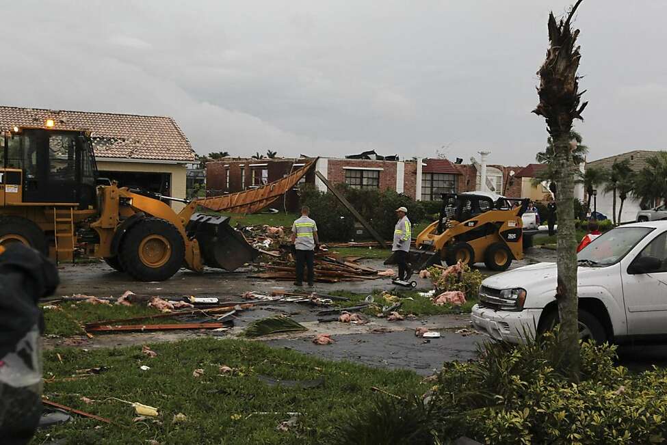 Tornado hits Florida