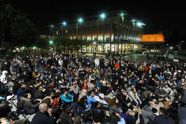 Uc Campus Police Move In On Student Protesters Sfchronicle Com