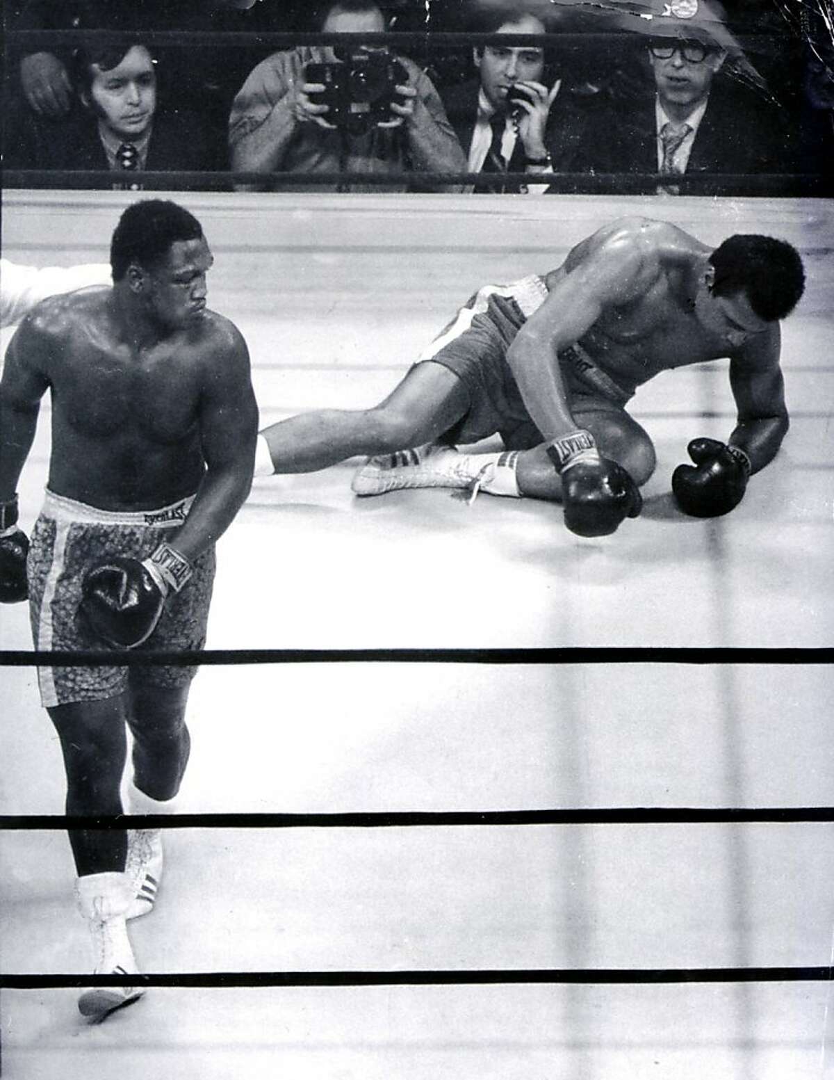 Joe Frazier Dies 1st Boxer To Beat Ali 2329