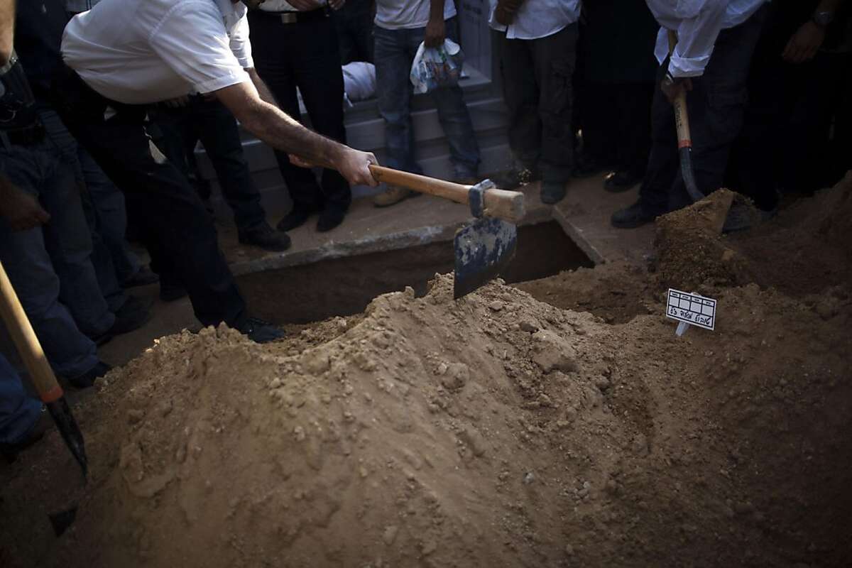 Israel, Gaza clash as Egypt tries to broker truce