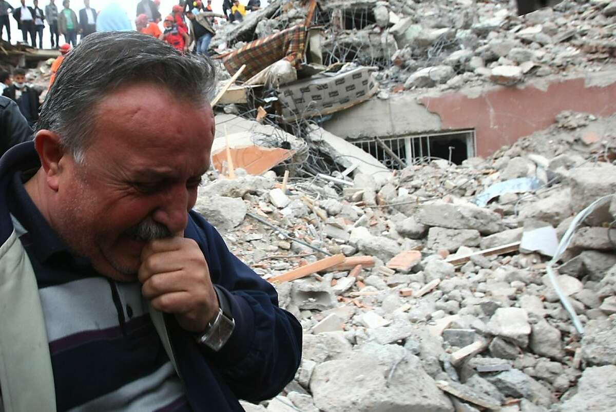 Quake aftershocks rattle Turkey; death toll 279