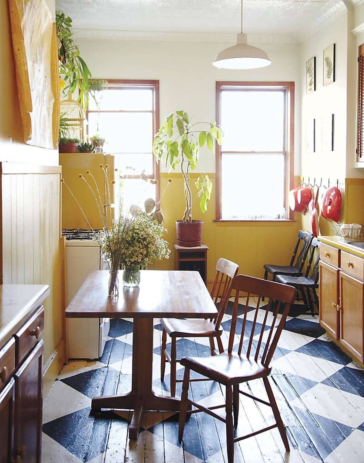 Design Sponge soaks up fans with blogbook combo