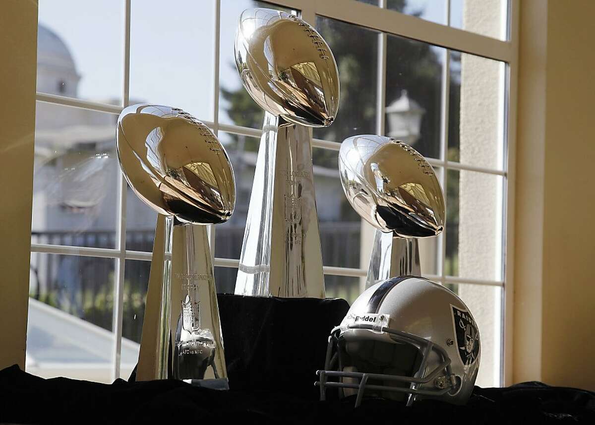 Raiders owner Al Davis laid to rest in Oakland