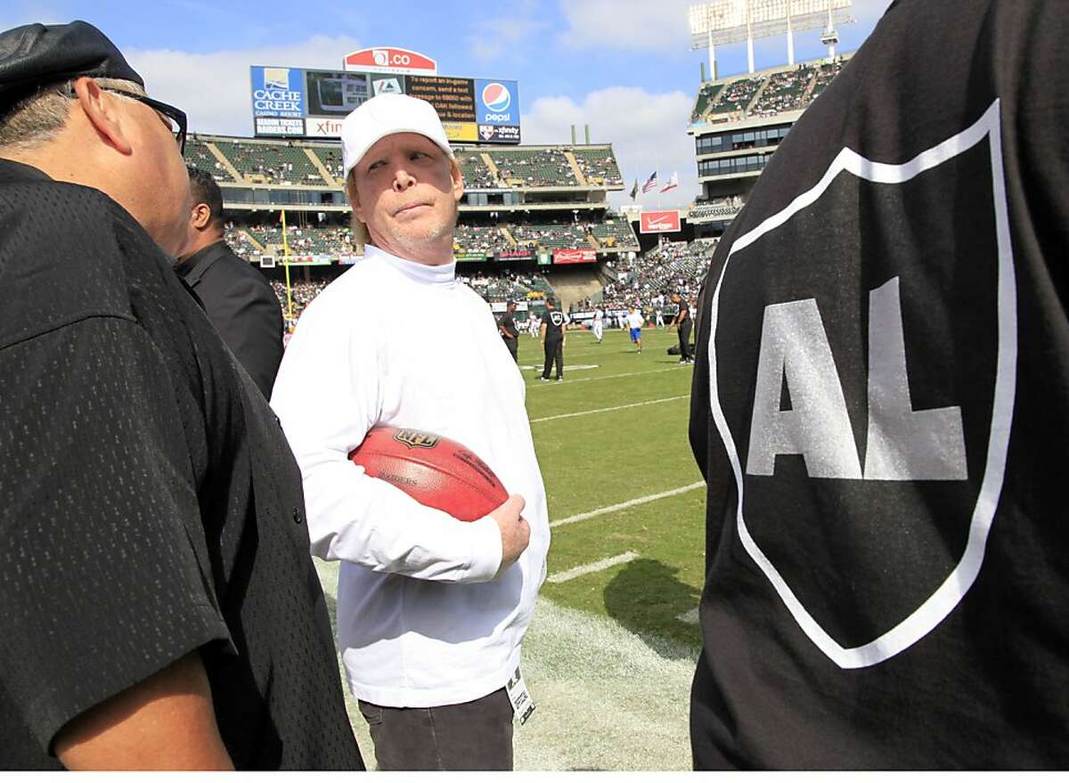 Raiders beat Browns on day of Al Davis tributes