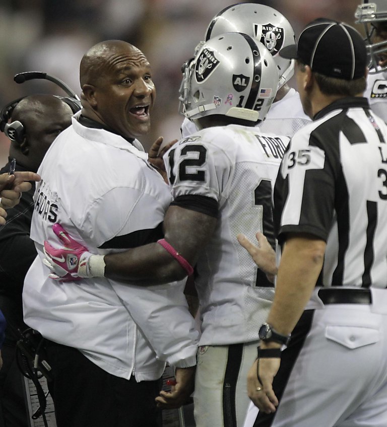 Oakland Raiders beat Houston Texans 25-20 day after Al Davis