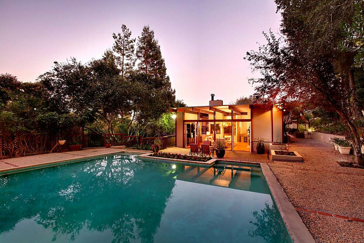 Midcentury modern home in Hillsborough is entertainer's dream