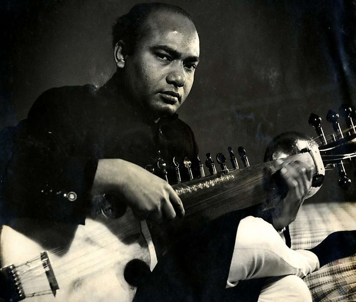 Alam Khan follows in Ali Akbar Khan's footsteps