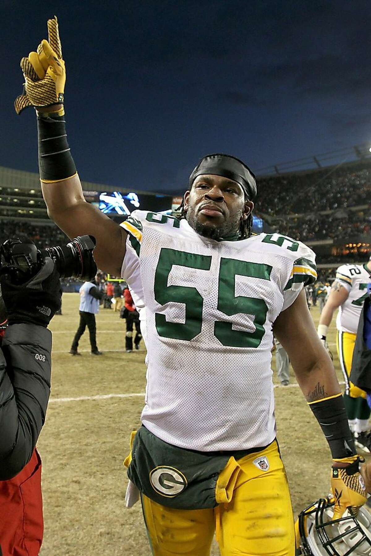 CHICAGO, IL - JANUARY 23: Desmond Bishop #55 of the Green Bay Packers reacts after the Packers 21-14 victory against the Chicago Bears in the NFC Championship Game at Soldier Field on January 23, 2011 in Chicago, Illinois. (Photo by Andy Lyons/Getty Images) Ran on: 02-03-2011 Desmond Bishop proclaims the Packers superiority after defeating the Bears 21-14 in the NFC Championship Game.