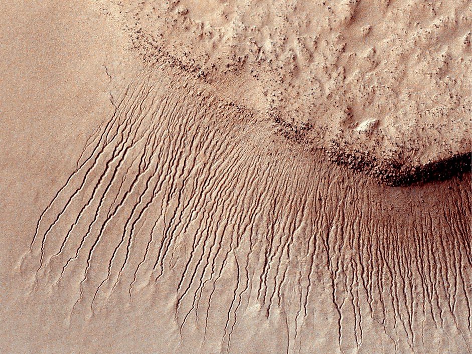 Nasa Shows New Evidence Of Water On Mars