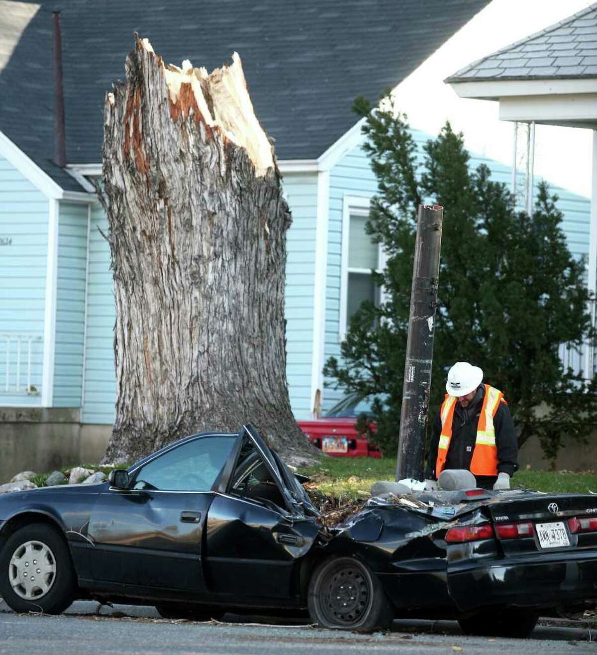 Strong winds hit the West