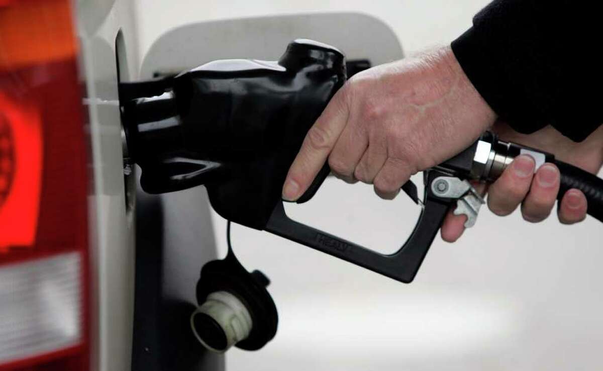 Seventy-one percent of the gas pump handles tested in Dallas, Atlanta, Chicago, Los Angeles, Miami and Philadelphia had contaminants indicating a high risk for illness transmission, according to a Kimberly-Clark Professional project.