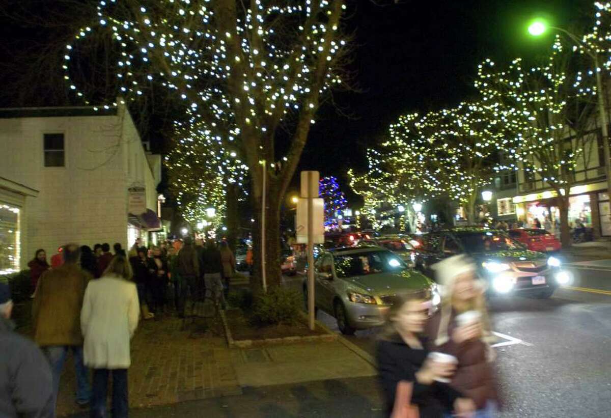 Ridgefield celebrates season with Holiday Stroll