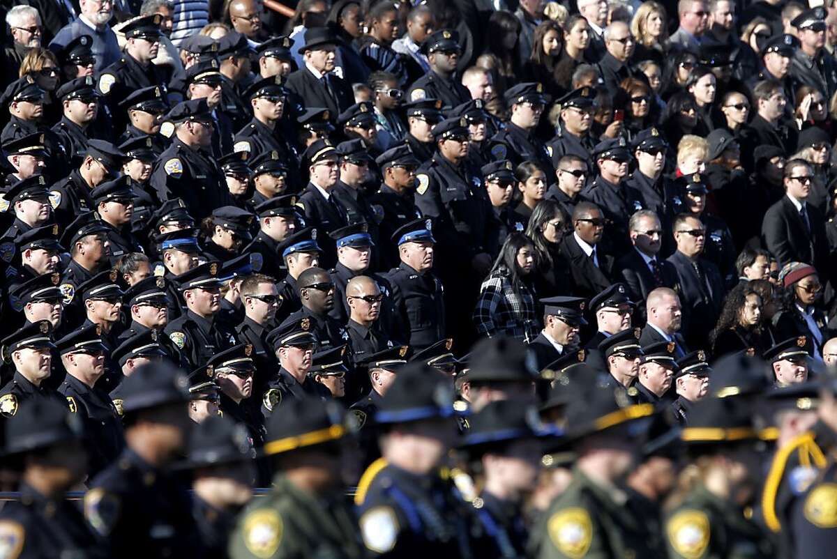 Thousands honor slain Vallejo police officer