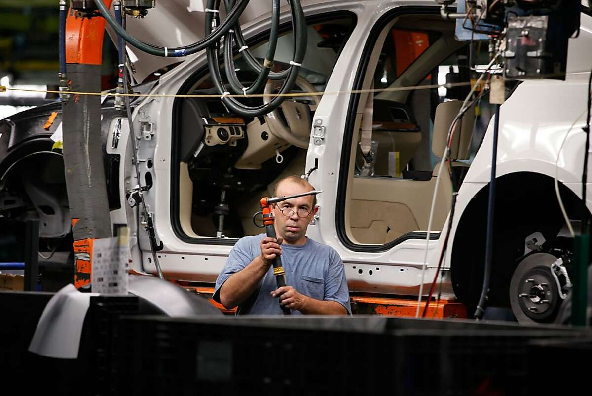 CHICAGO - AUGUST 4: A worker builds cars on the assembly line at Ford's Chicago Assembly plant August 4, 2009 in Chicago, Illinois. Ford, which reported a U.S. sales increase for July, the first in almost two years, builds the redesigned 2010 Taurus and the Lincoln MKS on the line. (Photo by Scott Olson/Getty Images)