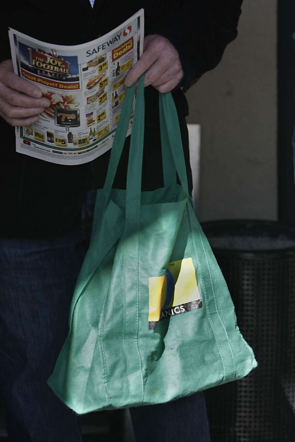 A Safeway reusable bag is seen being used by a shopper on Monday, January 24, 2011 in San Francisco, Calif. Testing by Frontier Global Sciences for the Center for Consumer Freedom (CCF) found that one of Safeway's reusable bags' inserts were found to be high in lead. Ran on: 01-25-2011 Safeway has stopped offering many of the shopping bags.