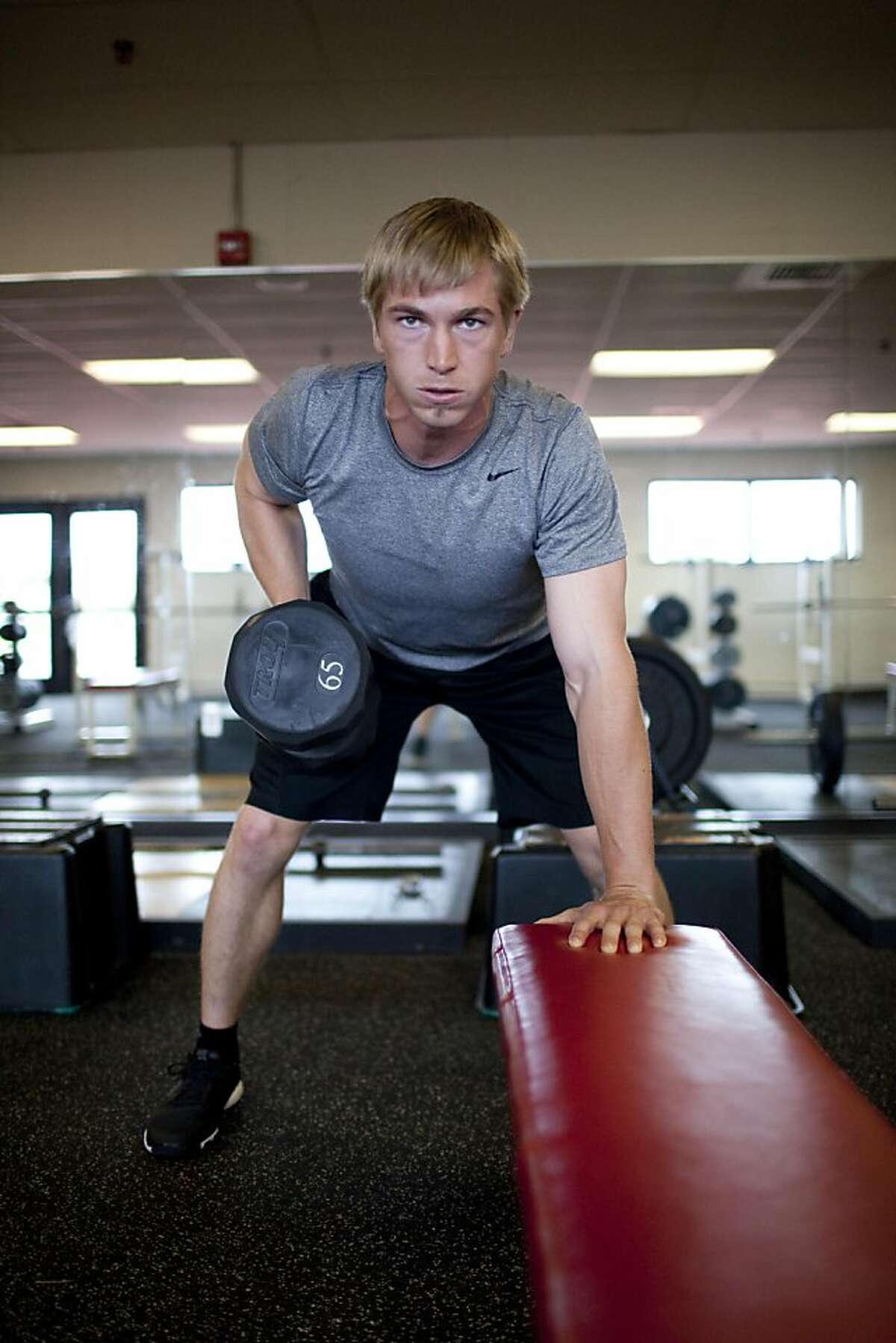 Jordan Pratt works out at the gym in Central High School in Independence, Oregon in preparation for his new role as a 26-year-old walk-on wide receiver at Stanford University. Pratt, a three-sport star in high school in Oregon, disappointed football recruiters in 2003 by signing with the Dodgers but is now changing courses. (Vivian Johnson, Special to the Chronicle)