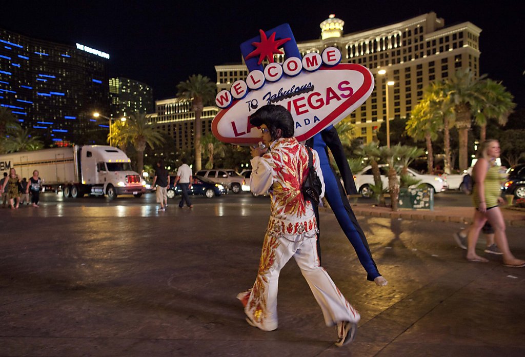 Las Vegas impersonators a sign of brutal economy.