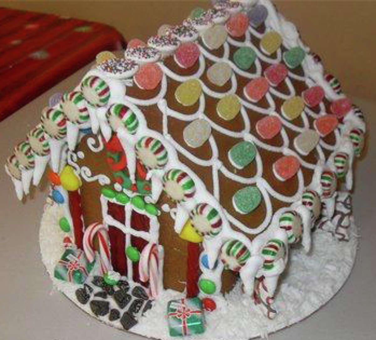 Sweet Cakes in Fairfield offers gingerbread house decorating classes.