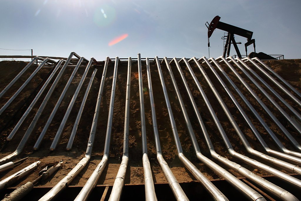 U.S. releases oil from stockpiles to aid economy