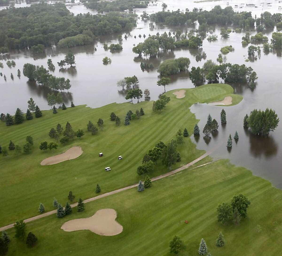 Souris River surges past 130yearold flood record