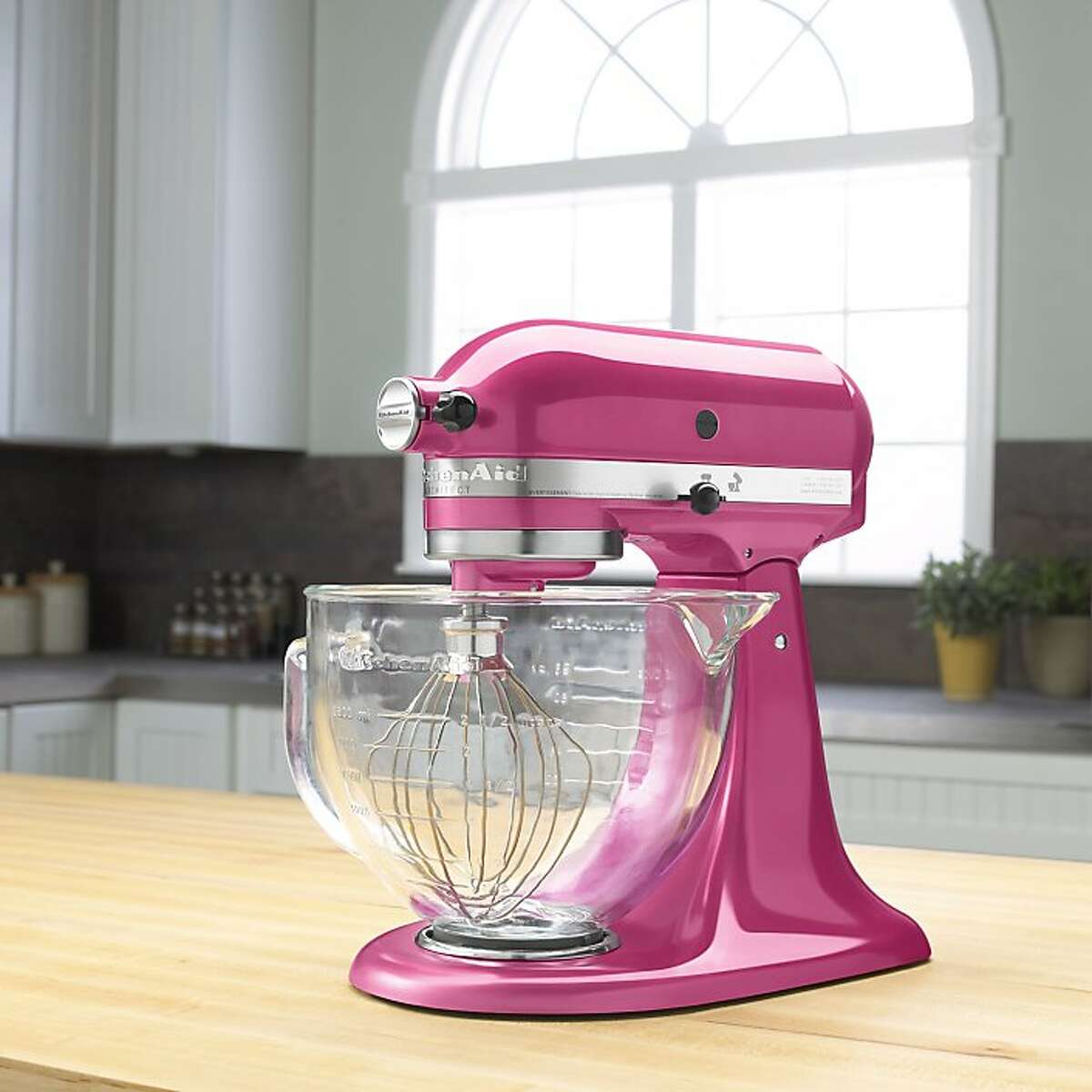 KitchenAid Artisan mixer in pink