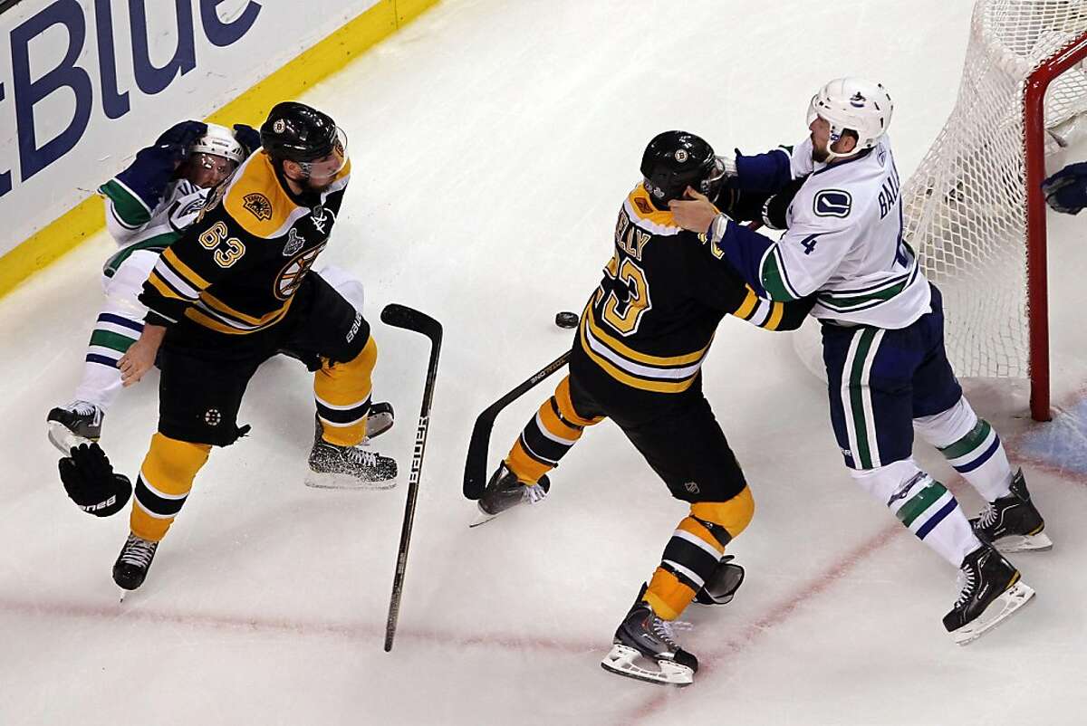 Bruins Blank Canucks, Even Stanley Cup Finals