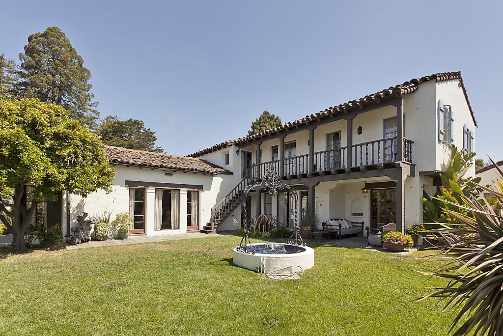 Mediterraneanstyle estate on half acre in Oakland