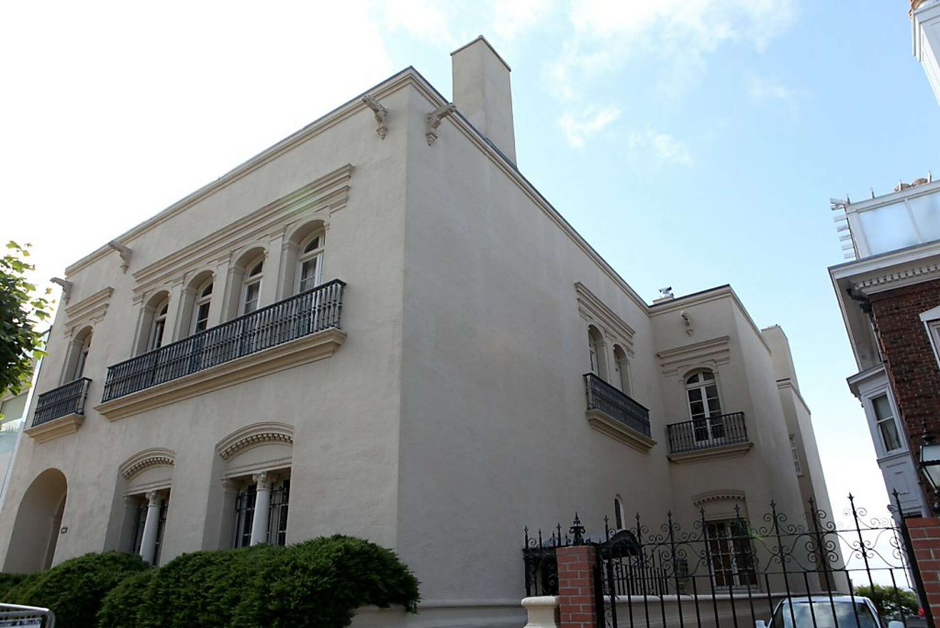 Preview the $110M Woodside Estate Across the Street from Larry Ellison  Before it Comes to Market, image size:1920x1283