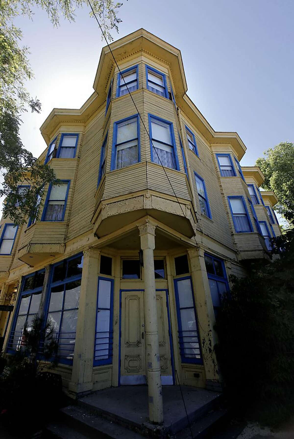 Port Costa's beloved Burlington Hotel up for sale