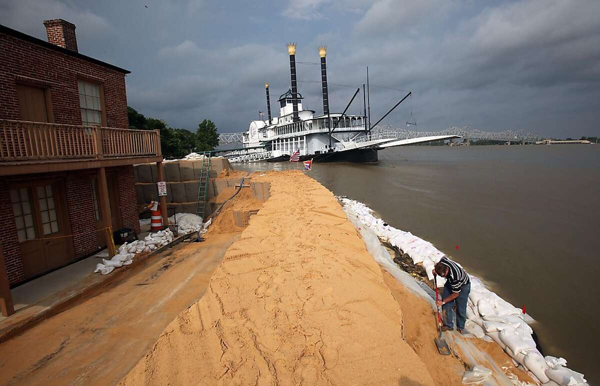 Roiling Mississippi's new persona bedevils pilots