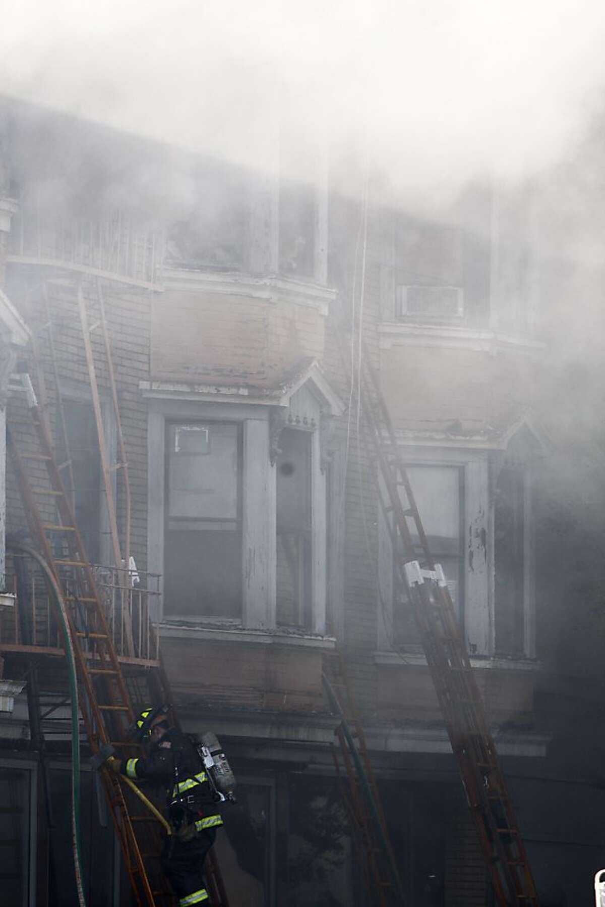 A four-alarm fire broke out at 1040 Folsom street in San Francisco on Wednesday, May 4, 2011.