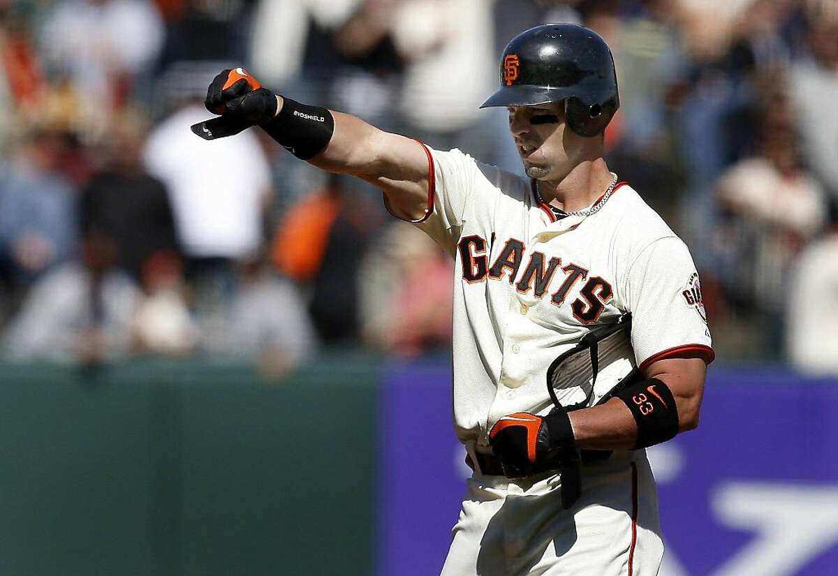Aaron Rowand signals his teammates after his hit in the seventh inning gave the Giants the lead against the Atlanta Braves on Sunday.