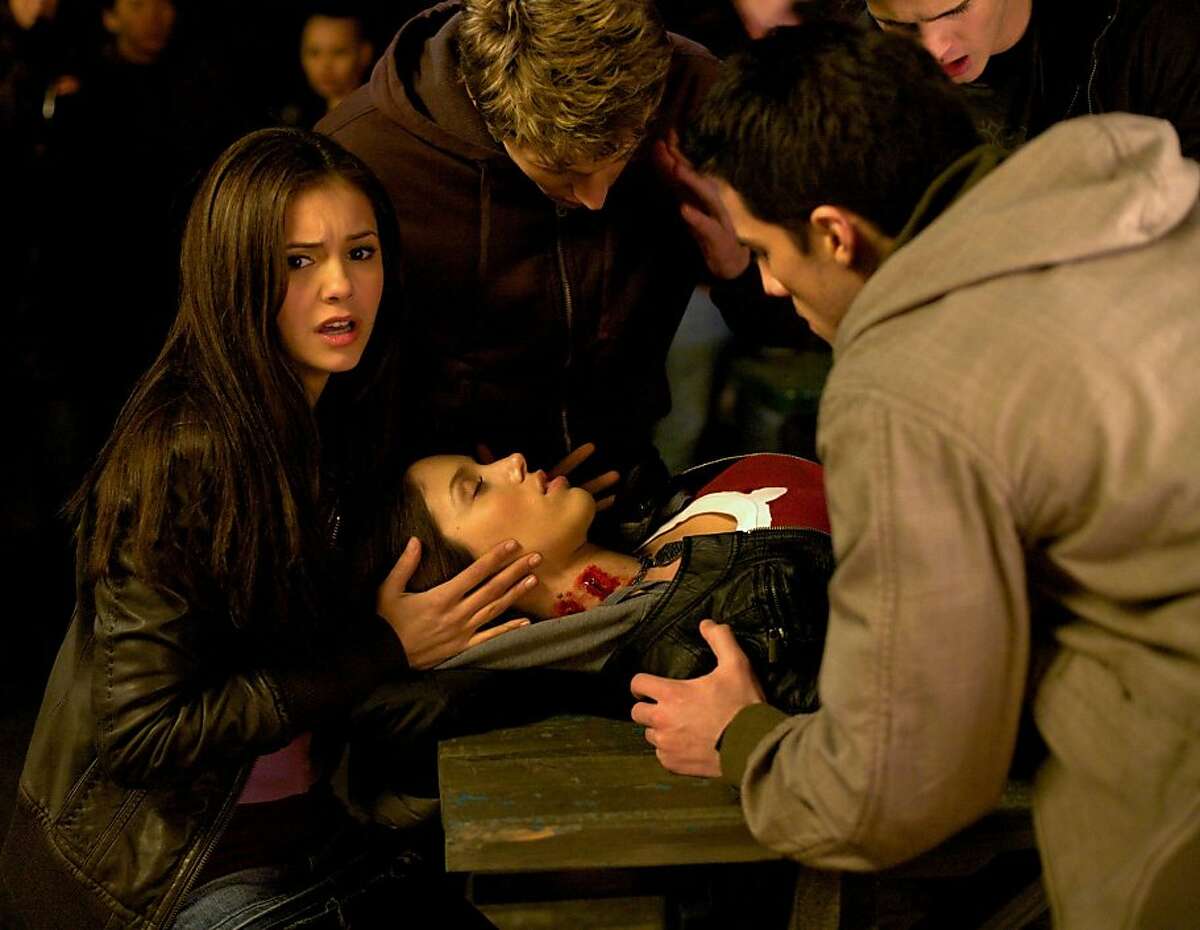 The Vampire Diaries "Pilot"-- Pictured (L-R) Nina Dobrev as Elena, Kayla Ewell as Vicki, Zach Roerig as Matt, Michael Trevino as Tyler and Steven R. McQueen as Jeremy in THE VAMPIRE DIARIES on The CW. Photo: Alan Markfield /The CW ©2009 The CW Network, LLC. All Rights Reserved