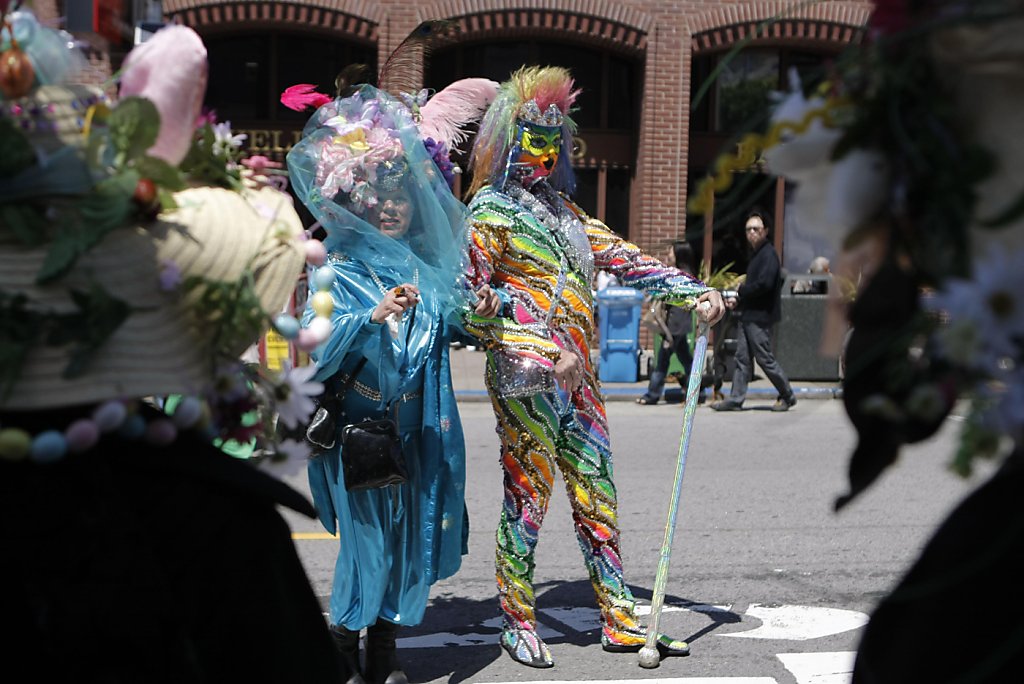 Eye-popping attire brightens Union Street Festival in S.F.