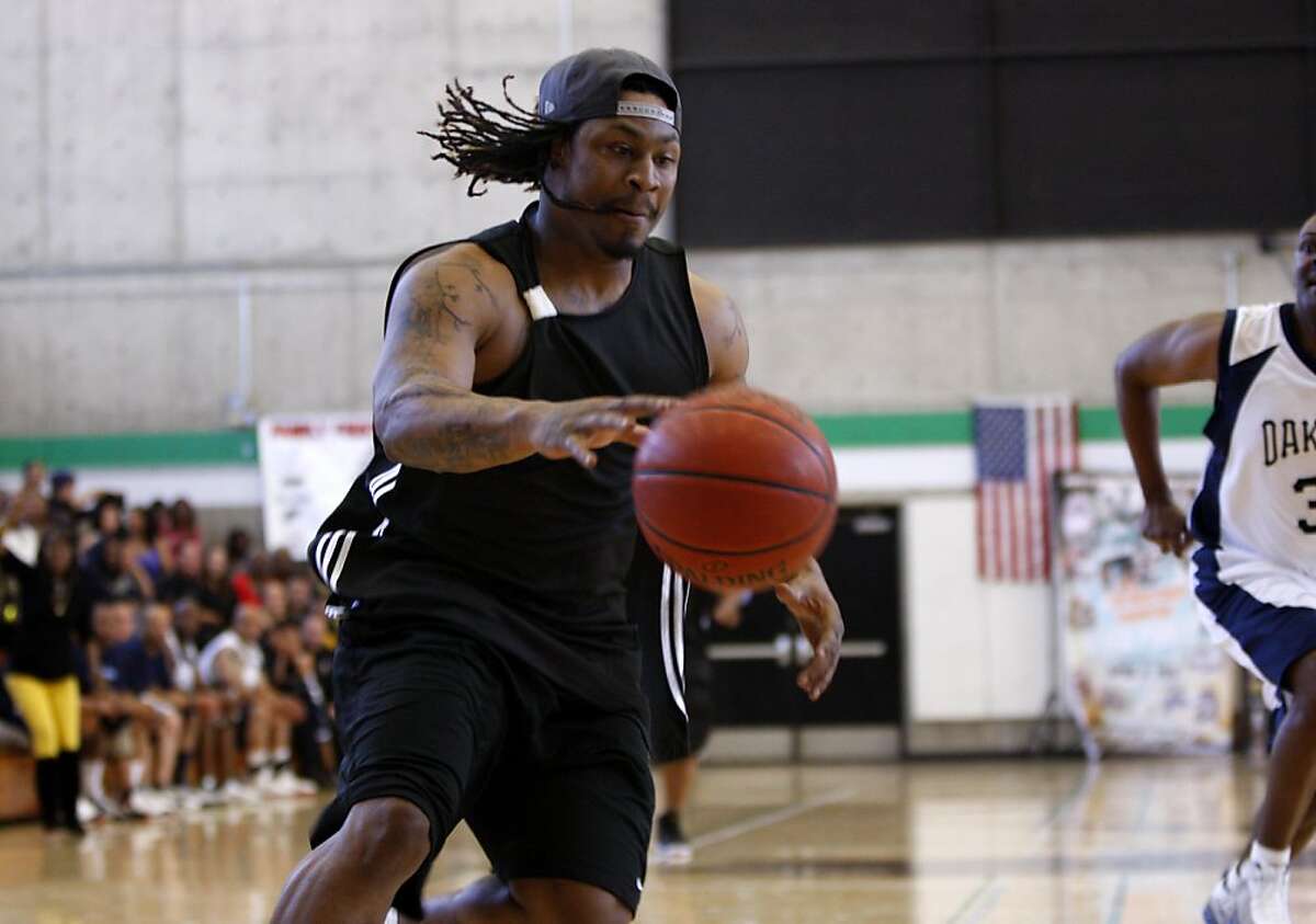 Davone Bess gets other NFLers for charity hoops