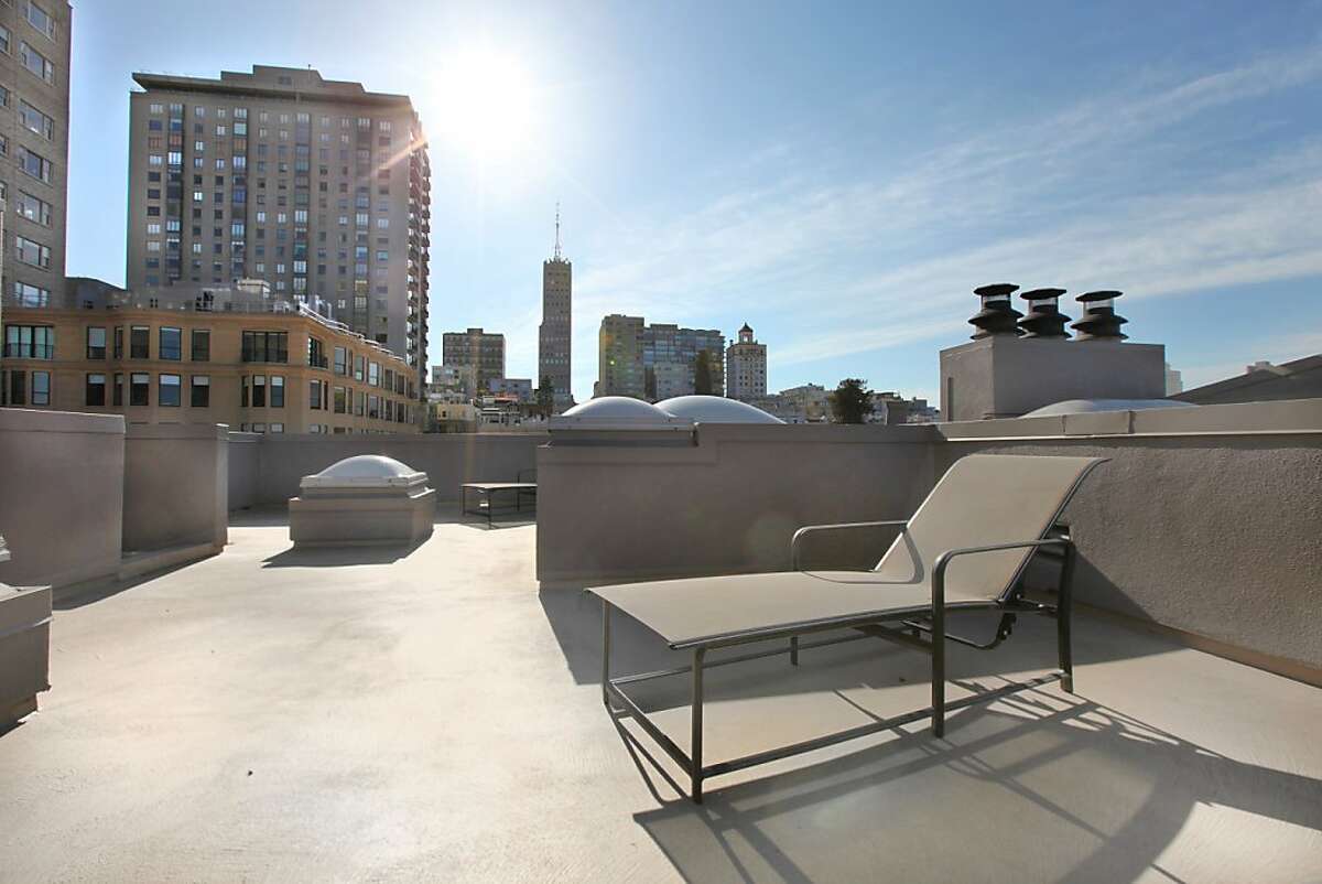 Nob Hill condo offers garden patio, views