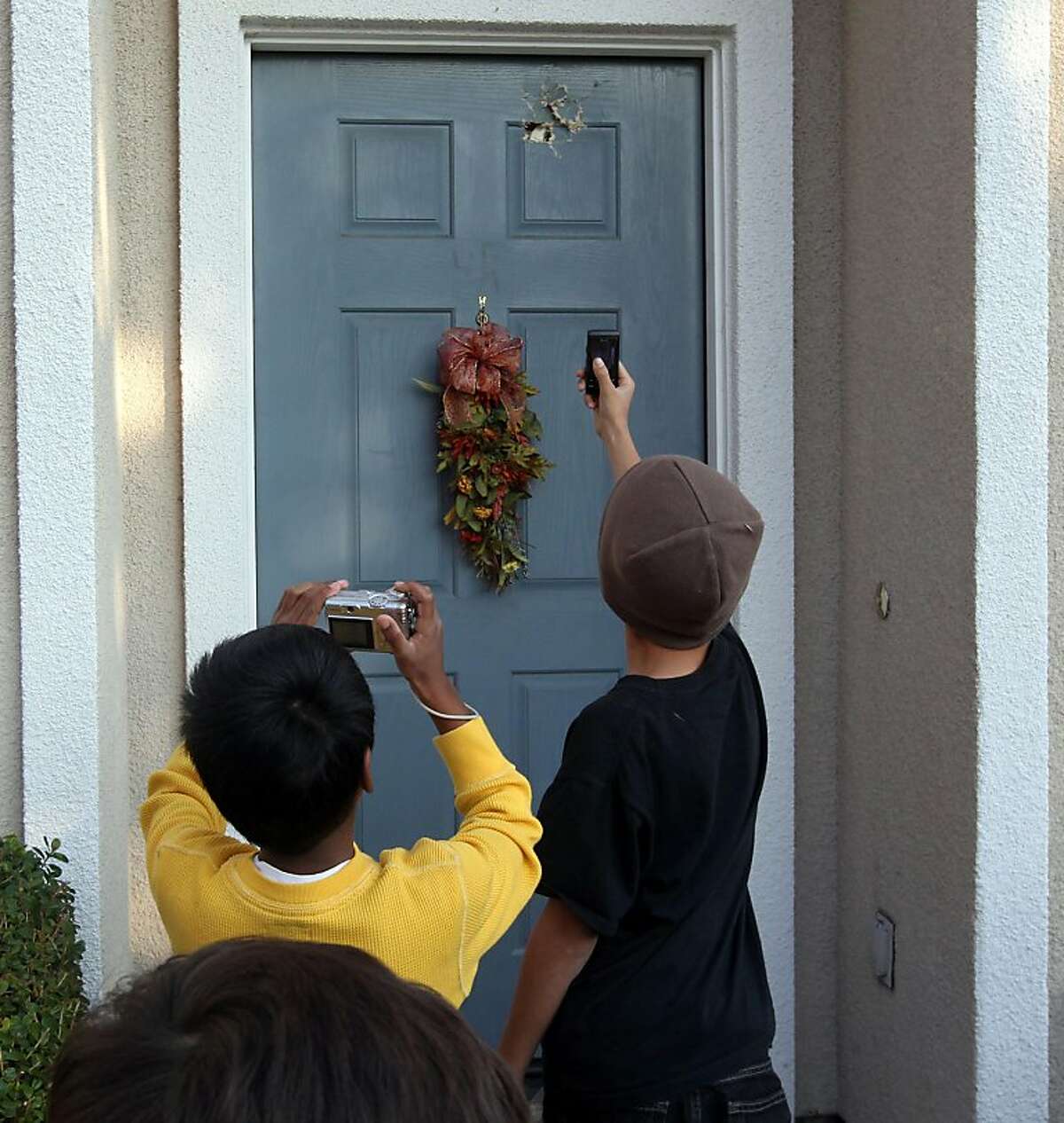 'MythBusters' hosts Sorry about that cannonball